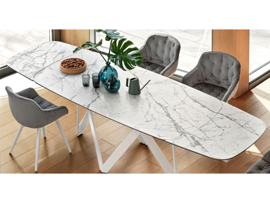 Minimalism vs. Maximalism: Striking a Balance with Scossa