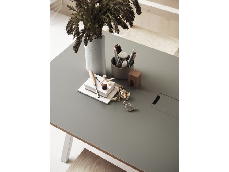 String - Adjustable Work Desk